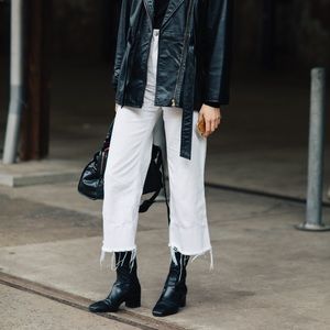 Never worn classic bright white stretch cropped.